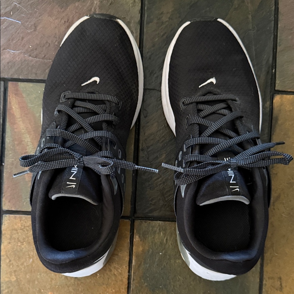 Nike AIR MAX Women’s Black and White Athletic Shoes